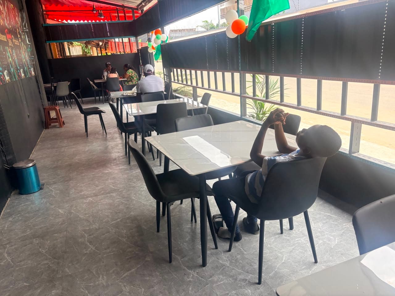 Intérieur du restaurant Twins Grill